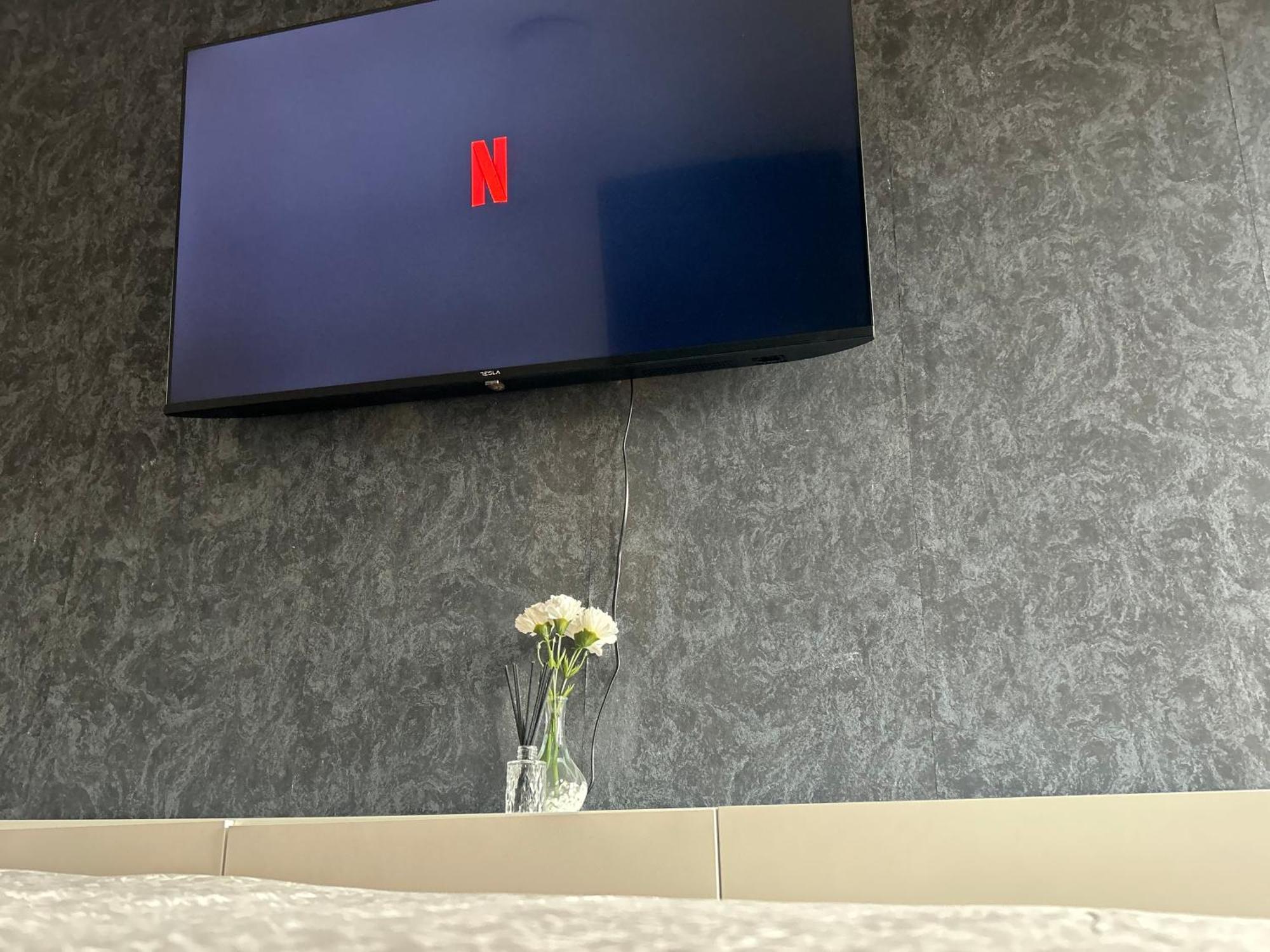 Apartman De Luxe Apartment Тузла Екстериор снимка